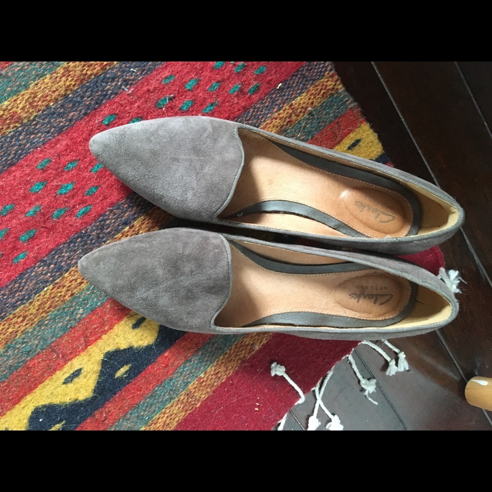 clarks low heel pumps